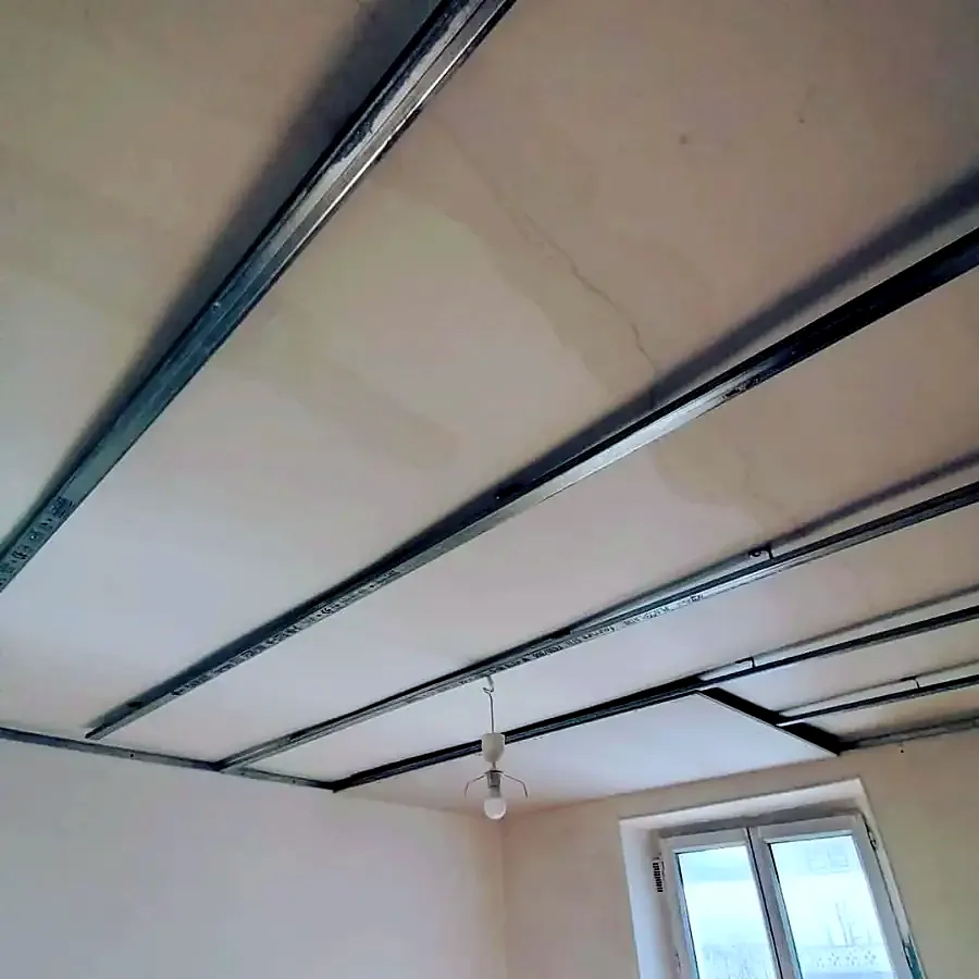 Ossature métallique d’un faux plafond